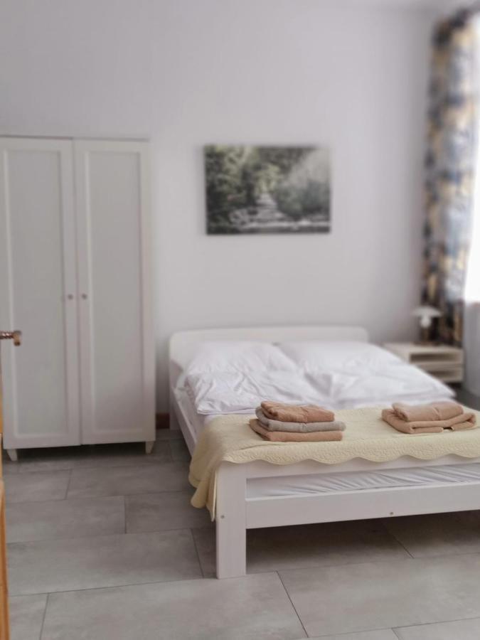 Sunny Bear Bed & Breakfast Jelenia Góra Exterior foto